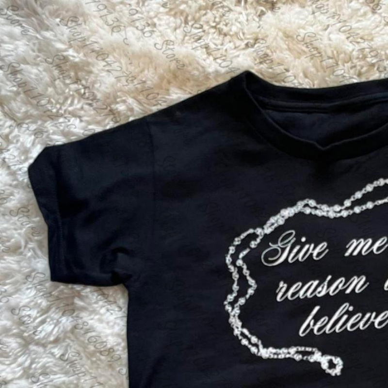 2000s Woman Clothing Y2K Cloth - Y2K Graphic Baby Tee Crop recension och pris